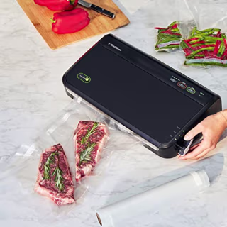 FoodSaver Vacuum Sealer Machine with Automatic Bag Detection, Sealer Bags and Roll, and Handheld Vacuum Sealer for Airtight Food Storage and Sous Vide, Silver