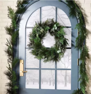 Extra Large Long Needle Pine with Wreath
