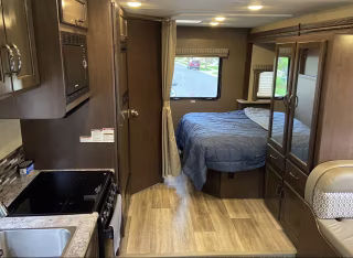 Thor Freedom Elite RV Rental