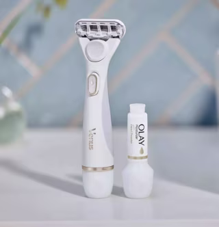 underarm care Venus Radiant Skin Pearl Powder Razor Starter Kit