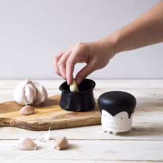 OTOTO Gracula Garlic Crusher also for Ginger, Nuts, Chili, Herbs - Twist Top Garlic Mincer & Easy Squeeze Manual Garlic Press & Peeler - BPA-Free Cool Kitchen Gadgets - Easy Clean by Hand Wash Only