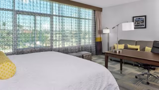Hampton Inn & Suites Los Angeles