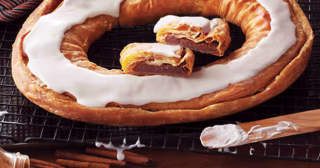 O & H Danish Bakery Cinnamon Roll Kringle