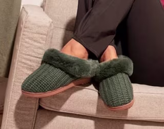 Dearfoams Women's Hannah Festive Knit Clog Slipper