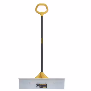 True Temper Snow Pusher with Versa Grip