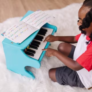 Melissa & Doug Learn-to-Play Piano with 25 Keys and Color-Coded Songbook