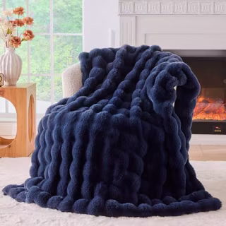 Benvwe Fluffy Faux Fur Throw Blanket
