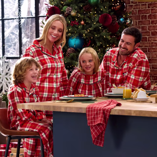 Disney Santa Minnie Mouse Plaid Holiday Sleep Set