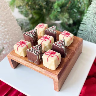 Dragonfly Cakes Beneath the Tree Petit Fours