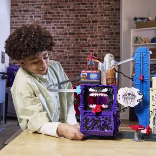 Marvel Spider-Man VenomVersus Web Slinging City Playset 