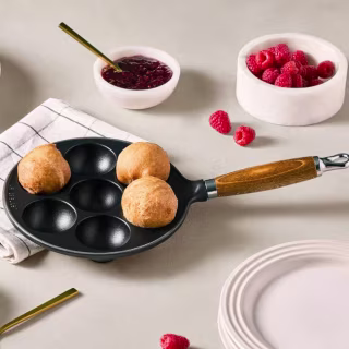 Le Creuset Traditional Round Doughnut Pan with Wooden Handle
