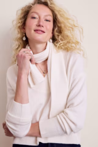 Francesca's Gwen Sweater and Scarf Set