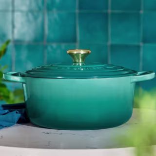 Signature Round Dutch Oven
