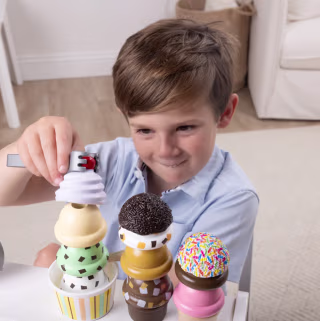 Melissa & Doug Wooden Scoop and Serve Ice Cream Counter