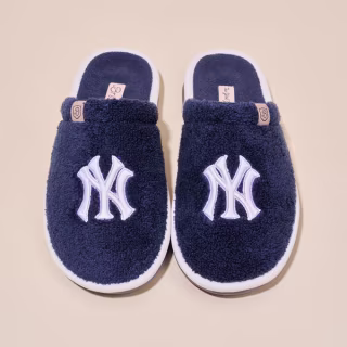 Brunch Essential Yankees Slippers