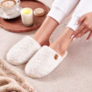 EverFoams Women's Fuzzy Slippers