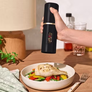 Beautiful Rechargeable Electric Salt and Pepper Grinder Set