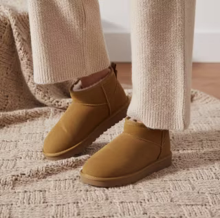 Cushionaire Hip 2 Genuine Suede Ankle Boots
