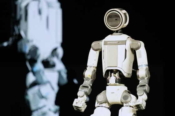 https://media-cldnry.s-nbcnews.com/image/upload/t_fit-560w%2Cf_auto%2Cq_auto%3Abest/rockcms/2026-01/260105-robot-atlas-vl-705p-f8e7a8.jpg