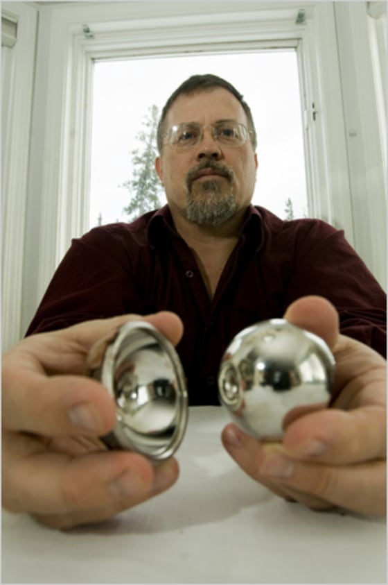 William R. Morris had his three-year-old artificial hip replaced in January because it was failing. It was his third hip replacement since 2006.