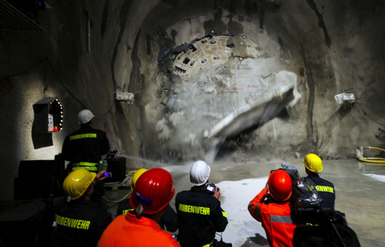 Image: A giant drilling machine punches through