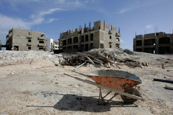 Image: The stalled construction of the Punta Palmera Condominium