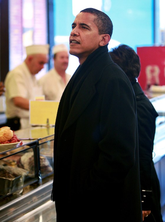 Image: President-elect Barack Obama picks up lunch at Chicago deli
