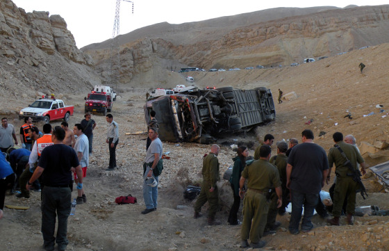 Image: Israeli soldiers and emergency personnel stand on scene of crash north of Eilat