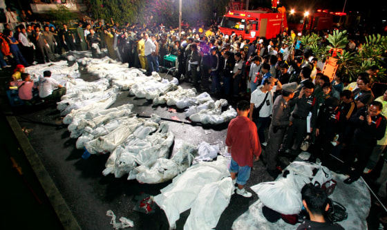 Image: New Year fire kills at least 59 at Bangkok night club