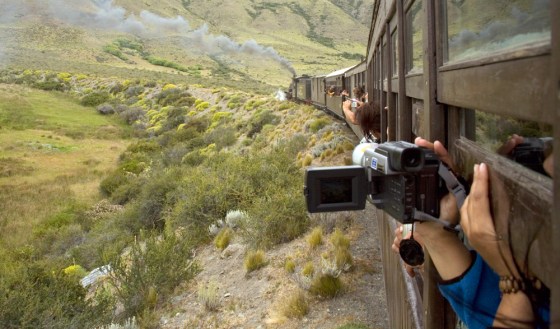 More travelers are whipping out their video cameras to share their vacation experiences. Columnist Christopher Elliott has some tips that could make you a star of the video revolution.