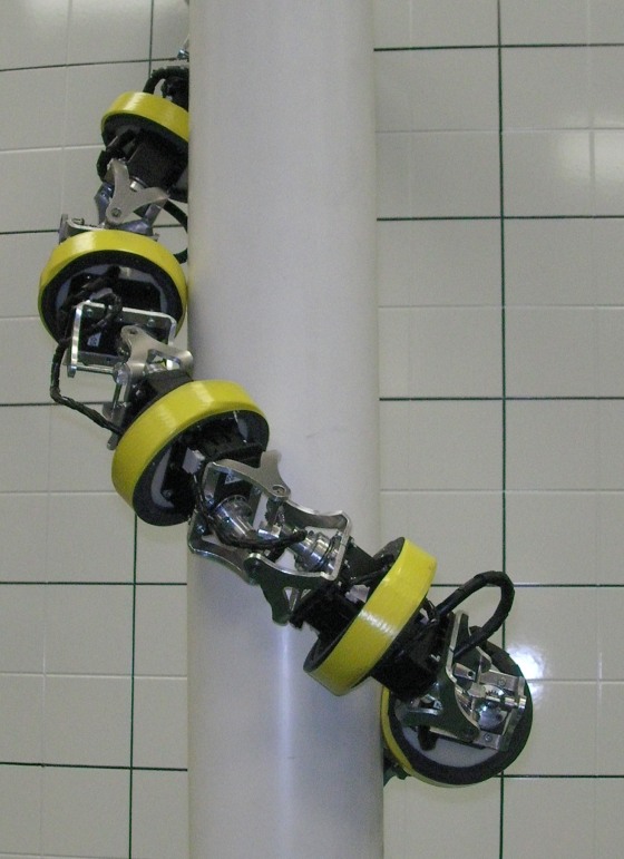 No obstacle too high for climbing snakebots