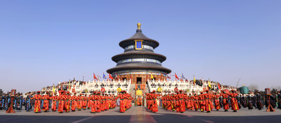 Image: Artists dressed in Qing Dynasty costumes