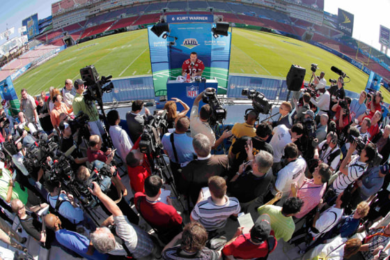 Quarterback Kurt Warner, his Arizona Cardinals, and the Pittsburgh Steelers will be the center of attention on Sunday.