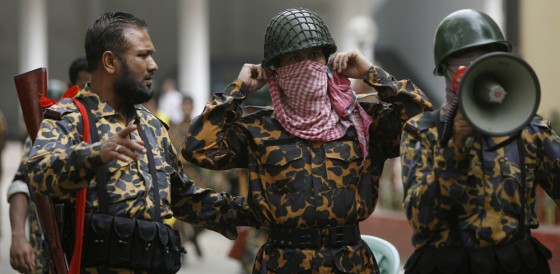 Image: Mutinous soldiers of the Bangladesh Rifles stand inside their headquarters in Dhaka