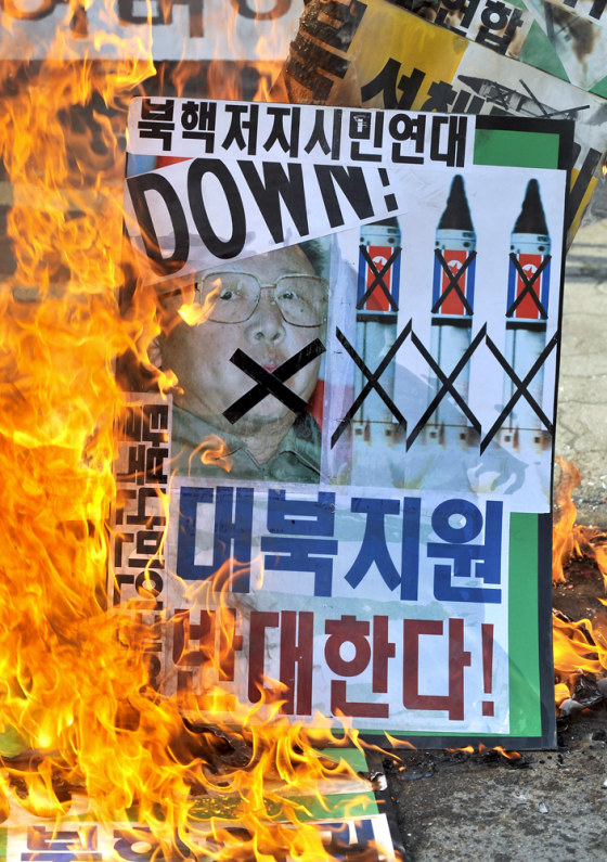 Image: South Korean conservative activists burn a placard showing a picture of North Korean leader Kim Jong-Il