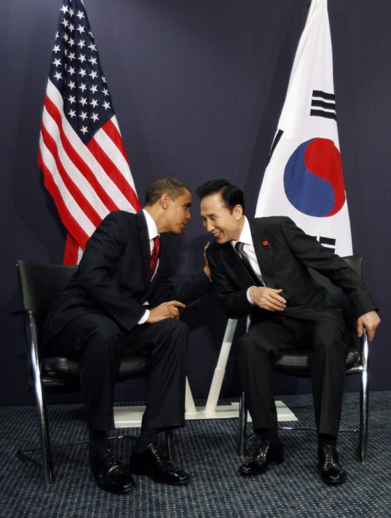 Image: U.S. President Barack Obama meets with South Korea's President Lee in London