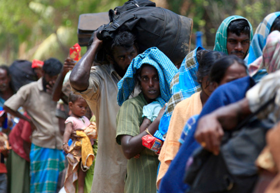 Image: Refugees carry food and water as they flee the fighting