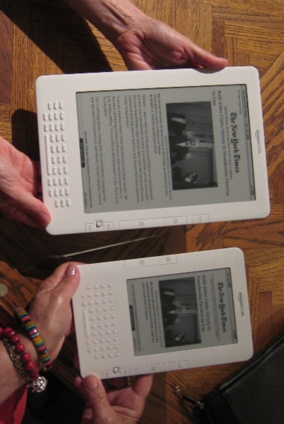 Image: Kindle DX and Kindle side by side