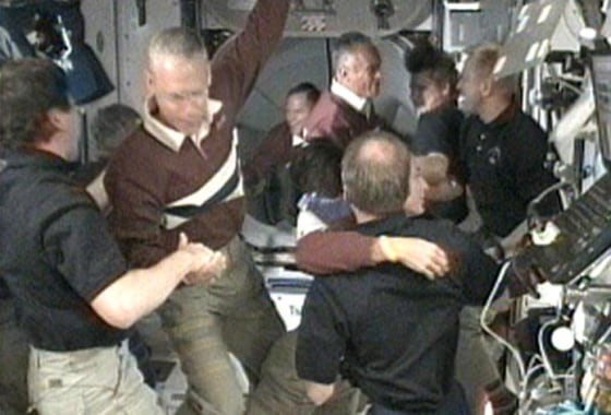 Image: Crews meet