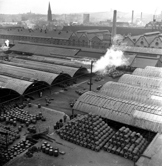 1953. A general view of a big Burton-on-Trent brewery, Ind Coope and Allsopp's, showing the vast barrel storing and cleaning department, at any given time half the brewery's barrels are in the yard and the other half are in the 'trade'.