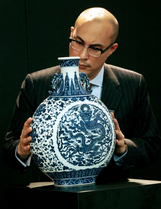 Image: A rare large blue and white \"Dragon\" moonflask