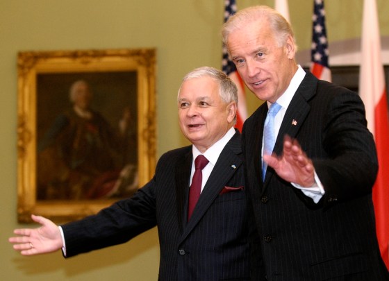 Image: Poland's President Lech Kaczynski and U.S. Vice President Joe Biden
