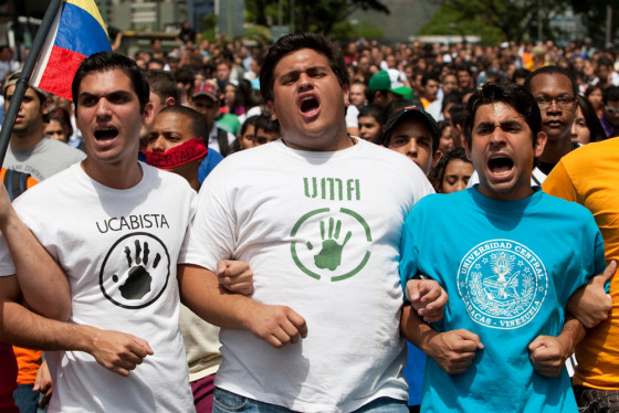 Image: Opponents of Venezuelan President Hugo Chavez take part in a demonstration in support of RCTV broadcasting station in Caracas
