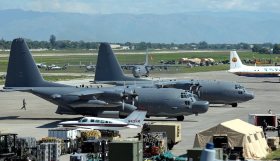 Image: Airplanes with aid supplies at the airport of Port-au-Prince
