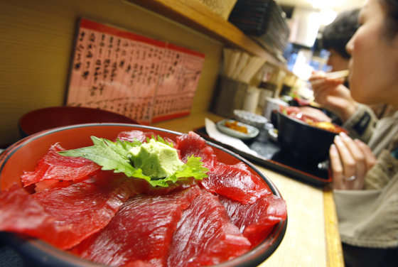 Image: Pieces of Atlantic bluefin tuna are spread atop a rice bowl at a restaurant inside Tsukiji wholesale market in Tokyo