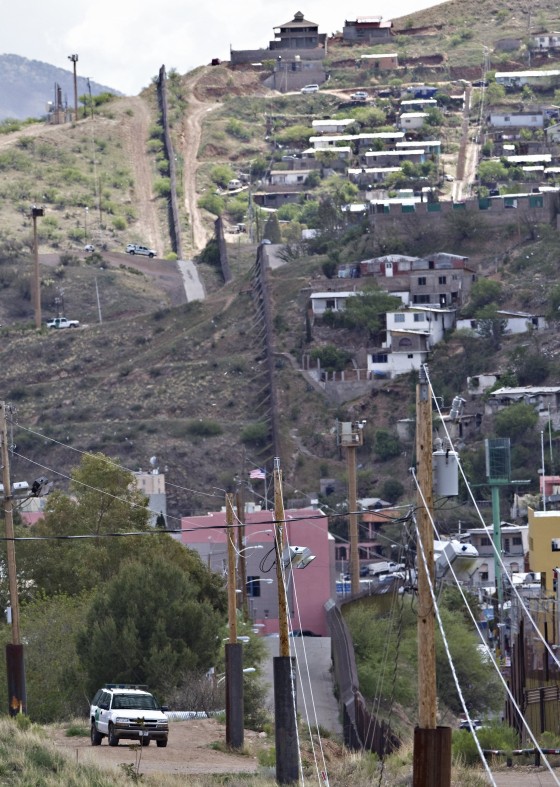 Image: Border of US and Mexico