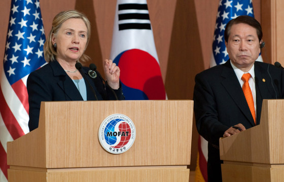 Image: Hillary Clinton, Yu Myung-hwan