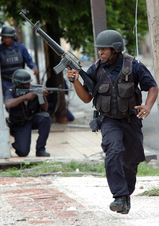 Image: Jamaican soldiers patrol Kingston