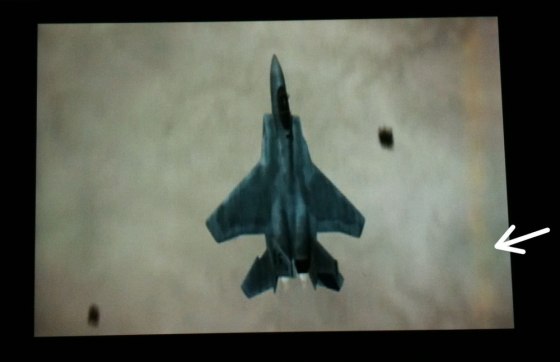 Image: iPhone 4 with yellow screen discoloration