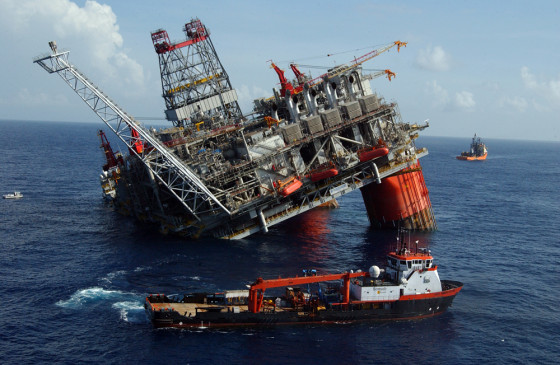 Image: Thunder Horse drilling platform damaged by Hurricane Dennis